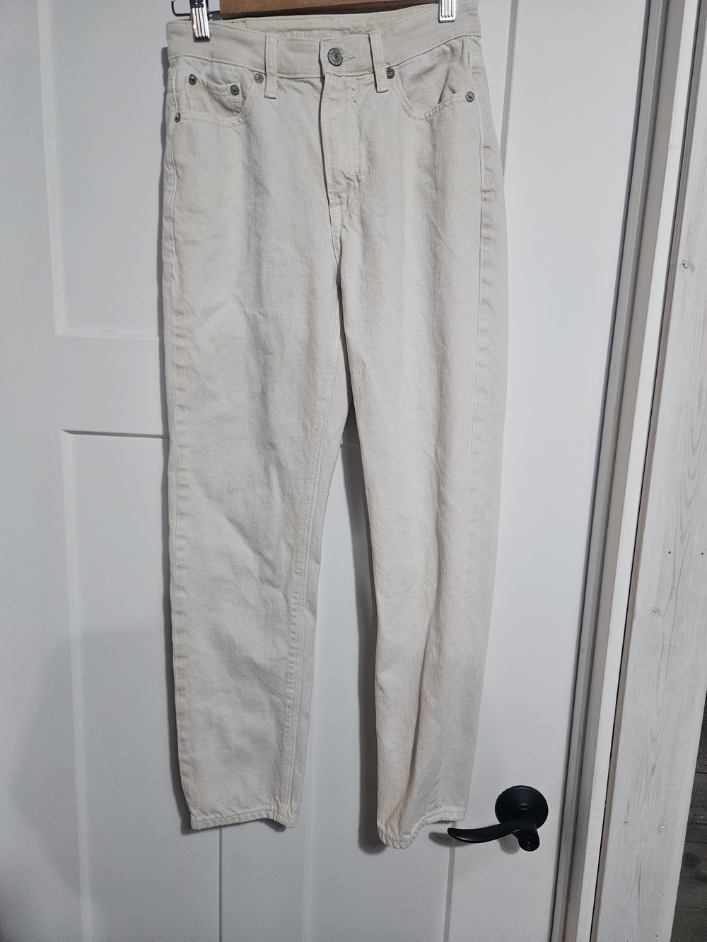 American Eagle Outfitters Straight Leg Jeans in Off-White/Cream